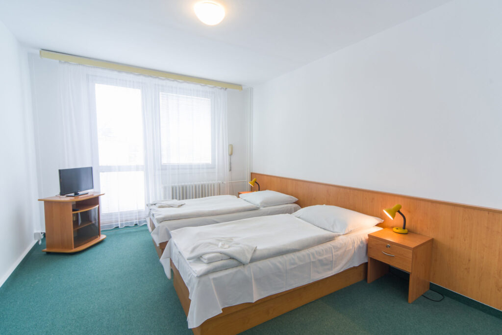 hotelový pokoj - oddělené postele